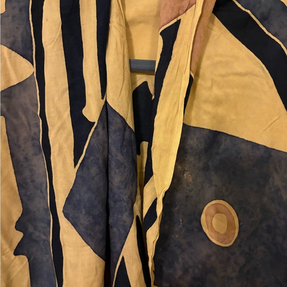 Abstract Patterned Shawl - Picture 2 of 3